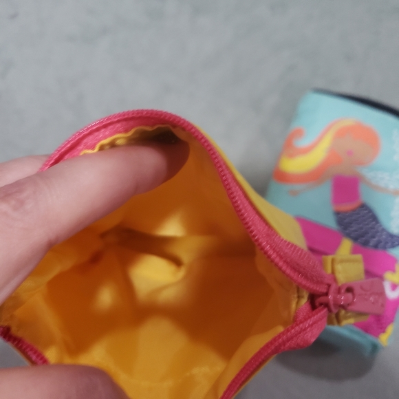 Hide and peek pouches! - Picture 5 of 6